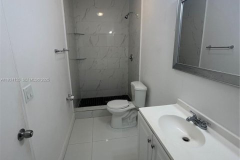 Снять в аренду виллу или дом в Майами, Флорида 2 спальни, № 1992426 - фото 3