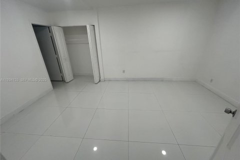 Снять в аренду виллу или дом в Майами, Флорида 2 спальни, № 1992426 - фото 6