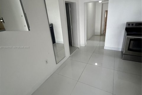 Снять в аренду виллу или дом в Майами, Флорида 2 спальни, № 1992426 - фото 7