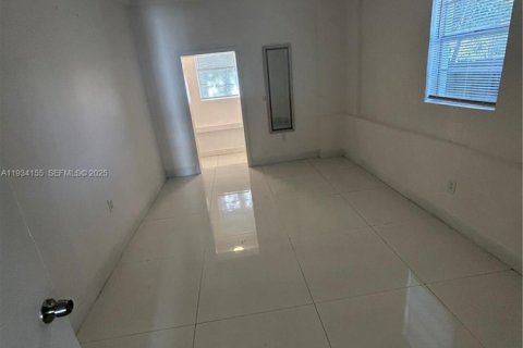 Снять в аренду виллу или дом в Майами, Флорида 2 спальни, № 1992426 - фото 9