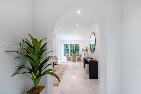 Купить таунхаус в Корал-Гейблс, Флорида 3 спальни, 237.83м2, № 2020960 - фото 3