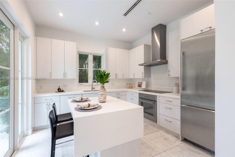 Купить таунхаус в Корал-Гейблс, Флорида 3 спальни, 237.83м2, № 2020960 - фото 9