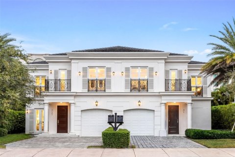 Townhouse in Coral Gables, Florida 3 bedrooms, 237.83 sq.m. № 2020960