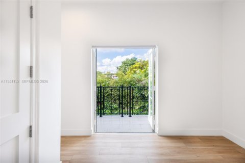 Купить таунхаус в Корал-Гейблс, Флорида 3 спальни, 237.83м2, № 2020960 - фото 17