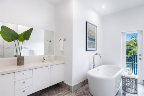 Купить таунхаус в Корал-Гейблс, Флорида 3 спальни, 237.83м2, № 2020960 - фото 15