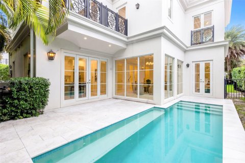 Купить таунхаус в Корал-Гейблс, Флорида 3 спальни, 237.83м2, № 2020960 - фото 2