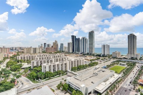 Condo in Sunny Isles Beach, Florida, 2 bedrooms  № 2018192 - photo 28