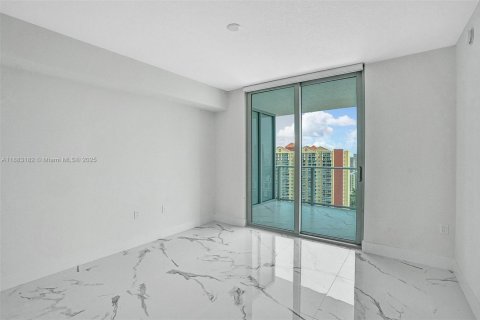 Condo in Sunny Isles Beach, Florida, 2 bedrooms  № 2018192 - photo 19