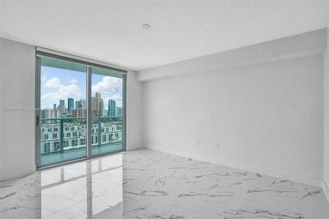 Condo in Sunny Isles Beach, Florida, 2 bedrooms  № 2018192 - photo 7