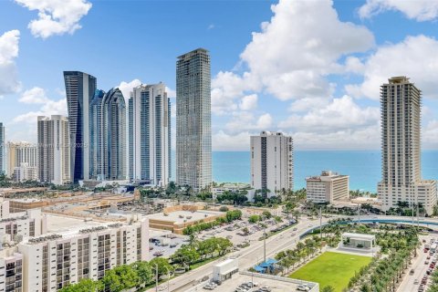 Condo in Sunny Isles Beach, Florida, 2 bedrooms  № 2018192 - photo 3