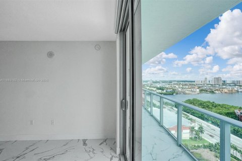 Condo in Sunny Isles Beach, Florida, 2 bedrooms  № 2018192 - photo 9