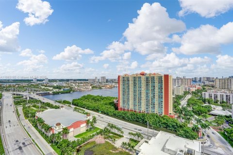 Condo in Sunny Isles Beach, Florida, 2 bedrooms  № 2018192 - photo 27