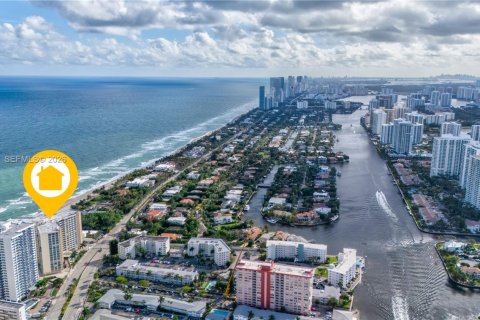 Copropriété à vendre à Hallandale Beach, Floride: 1 chambre, 68.84 m2 № 2024300 - photo 18