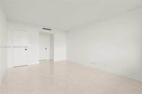 Copropriété à vendre à Hallandale Beach, Floride: 1 chambre, 68.84 m2 № 2024300 - photo 16