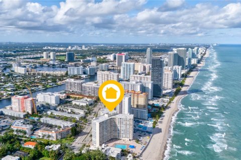 Copropriété à vendre à Hallandale Beach, Floride: 1 chambre, 68.84 m2 № 2024300 - photo 21