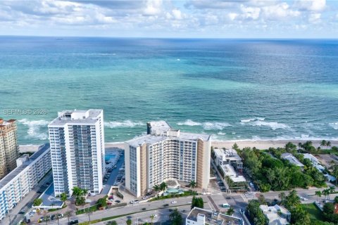 Copropriété à vendre à Hallandale Beach, Floride: 1 chambre, 68.84 m2 № 2024300 - photo 19