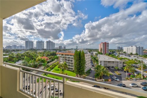 Copropriété à vendre à Hallandale Beach, Floride: 1 chambre, 68.84 m2 № 2024300 - photo 12