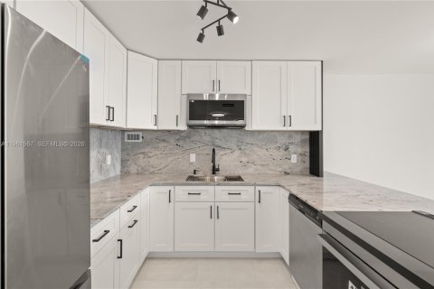 Copropriété à vendre à Hallandale Beach, Floride: 1 chambre, 68.84 m2 № 2024300 - photo 6