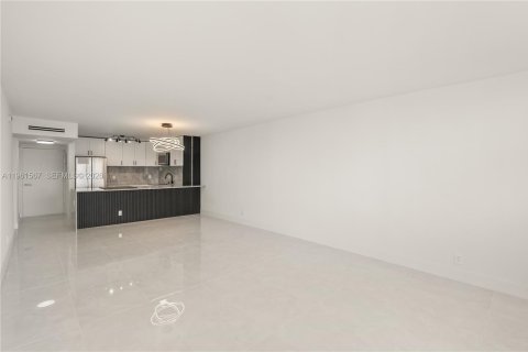 Copropriété à vendre à Hallandale Beach, Floride: 1 chambre, 68.84 m2 № 2024300 - photo 10