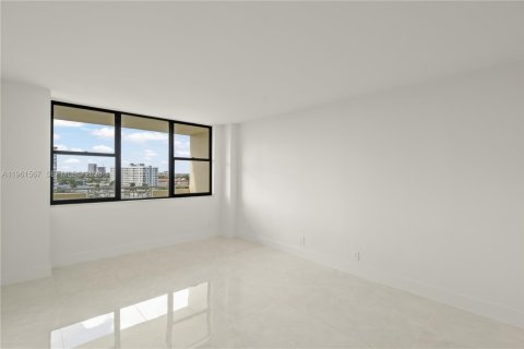 Copropriété à vendre à Hallandale Beach, Floride: 1 chambre, 68.84 m2 № 2024300 - photo 15