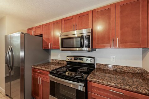House in Tampa, Florida 3 bedrooms, 125.6 sq.m. № 2205683 - photo 10