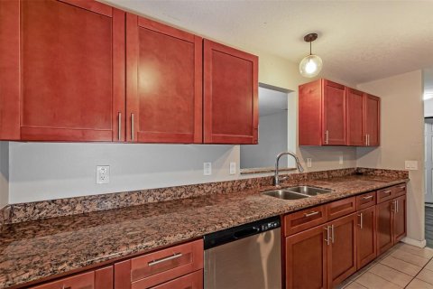 House in Tampa, Florida 3 bedrooms, 125.6 sq.m. № 2205683 - photo 9