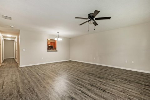 House in Tampa, Florida 3 bedrooms, 125.6 sq.m. № 2205683 - photo 5