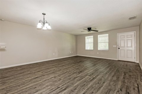House in Tampa, Florida 3 bedrooms, 125.6 sq.m. № 2205683 - photo 7