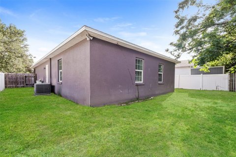 House in Tampa, Florida 3 bedrooms, 125.6 sq.m. № 2205683 - photo 18