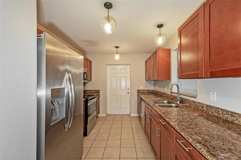 House in Tampa, Florida 3 bedrooms, 125.6 sq.m. № 2205683 - photo 8