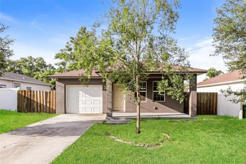 House in Tampa, Florida 3 bedrooms, 125.6 sq.m. № 2205683