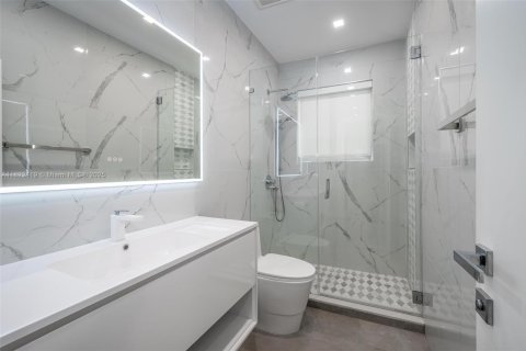 Casa en venta en Bay Harbor Islands, Florida, 6 dormitorios, 324.23 m2 № 1787110 - foto 29