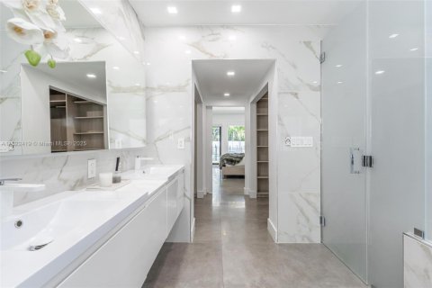 Casa en venta en Bay Harbor Islands, Florida, 6 dormitorios, 324.23 m2 № 1787110 - foto 20