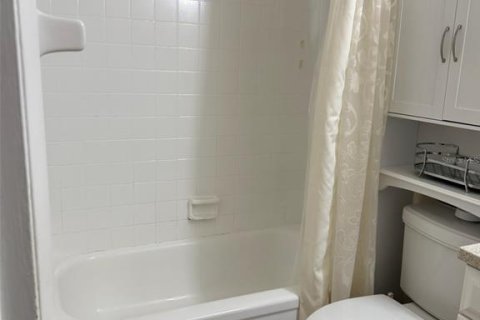 Appartement à louer à Orlando, Floride: 2 chambres, 69.68 m2 № 2099460 - photo 4