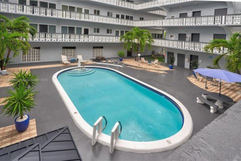 Copropriété à louer à Hollywood, Floride: 1 chambre, 69.68 m2 № 2169447 - photo 7