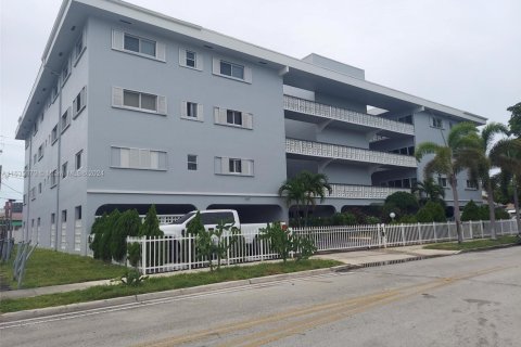 Copropriété à louer à Hollywood, Floride: 1 chambre, 69.68 m2 № 2169447 - photo 2