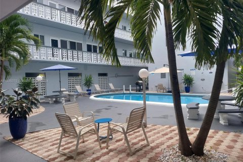 Copropriété à louer à Hollywood, Floride: 1 chambre, 69.68 m2 № 2169447 - photo 6