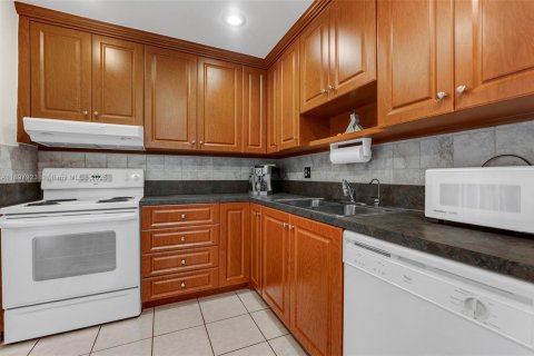 Condo à Lauderdale Lakes, Floride, 2 chambres  № 2012201