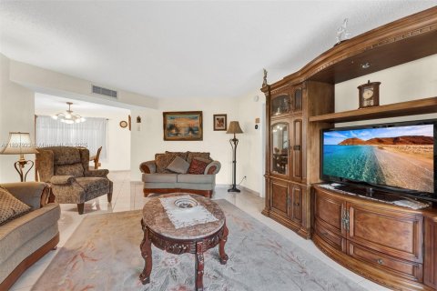 Copropriété à vendre à Lauderdale Lakes, Floride: 2 chambres, 102.38 m2 № 2012201 - photo 7