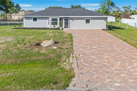 Casa en North Port, Florida 3 dormitorios, 171.68 m2 № 2145462