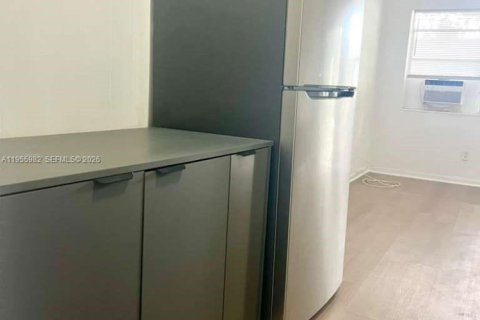 House in Pembroke Park, Florida 2 bedrooms № 2011160 - photo 6