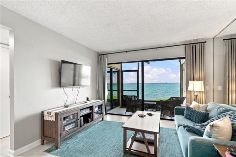 Condo in Saint Petersburg, Florida, 2 bedrooms № 2322301 - photo 10