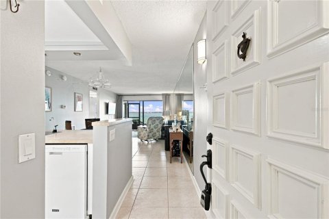 Condo in Saint Petersburg, Florida, 2 bedrooms № 2322301 - photo 3