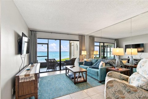 Condo in Saint Petersburg, Florida, 2 bedrooms № 2322301 - photo 9