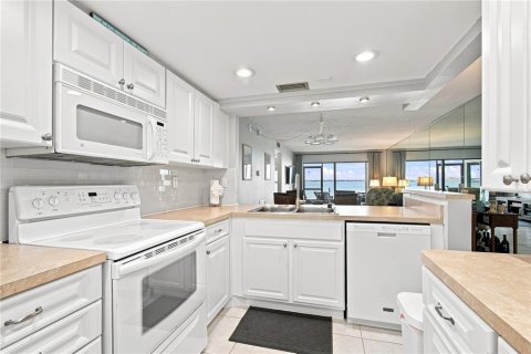 Condo in Saint Petersburg, Florida, 2 bedrooms № 2322301 - photo 7