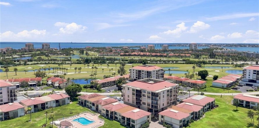 Condo in Saint Petersburg, Florida, 2 bedrooms № 2322301