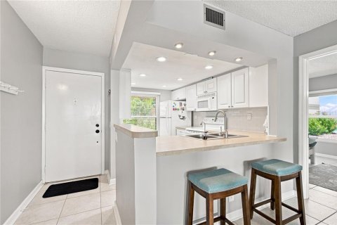 Condo in Saint Petersburg, Florida, 2 bedrooms № 2322301 - photo 4
