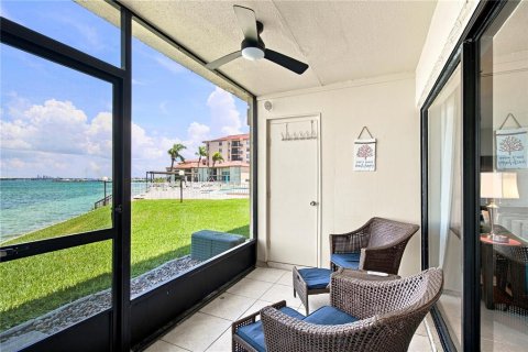 Condo in Saint Petersburg, Florida, 2 bedrooms № 2322301 - photo 19