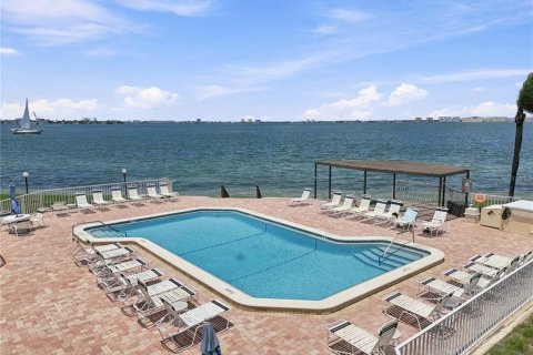 Condo in Saint Petersburg, Florida, 2 bedrooms № 2322301 - photo 30