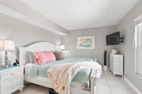 Condo in Saint Petersburg, Florida, 2 bedrooms № 2322301 - photo 16